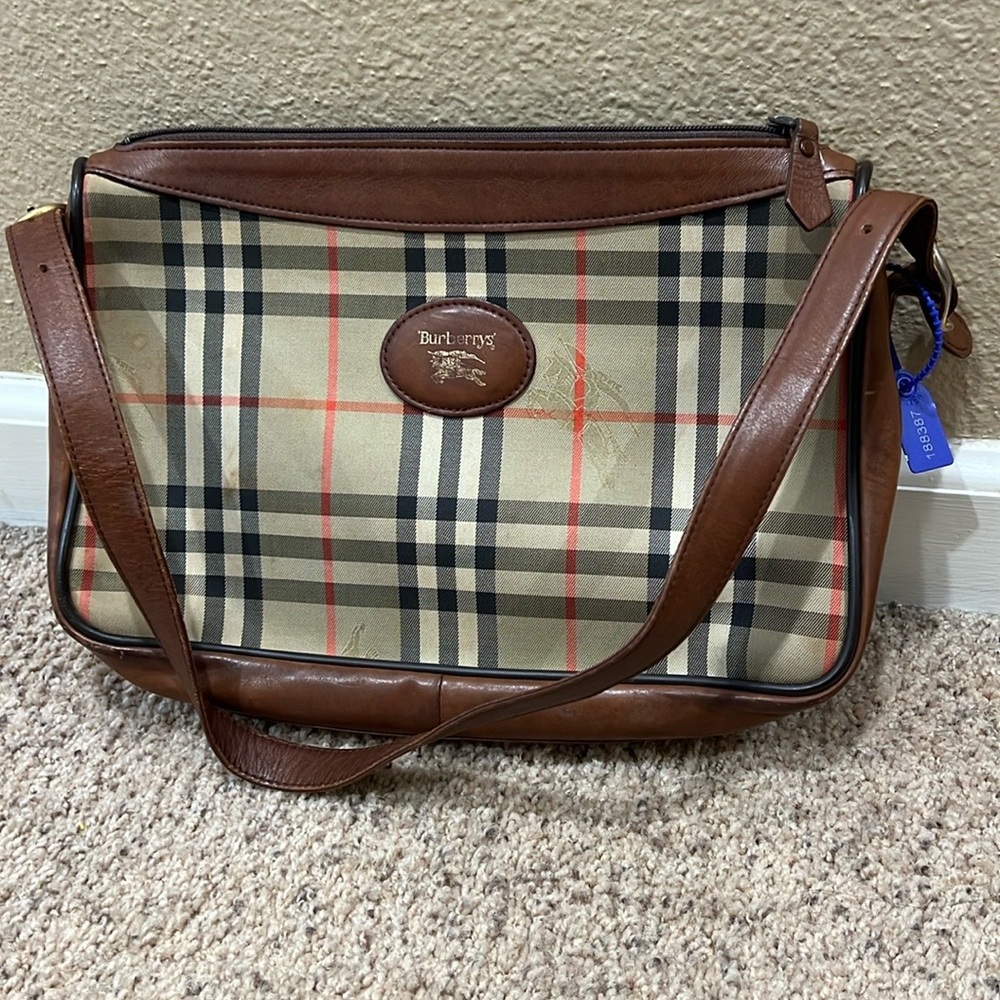 Authentic BURBERRY SHOULDERBAG bought from @bagriculture
